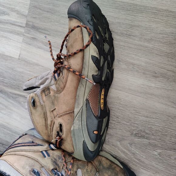 Keen Hard Toe Hiking Utility Mid Boots - Picture 9 of 13